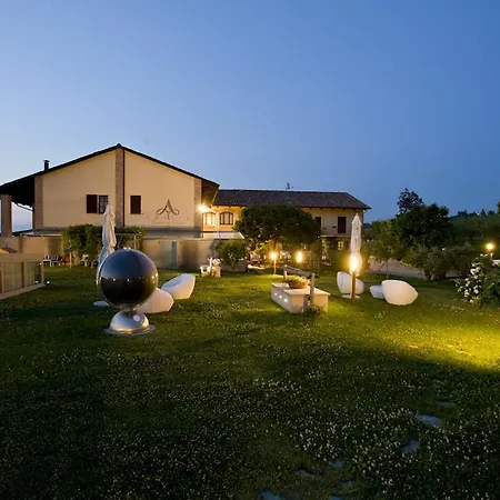 Amalia Cascina In Langa Landsted Monforte D'Alba