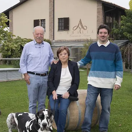 Amalia Cascina In Langa Monforte dʼAlba